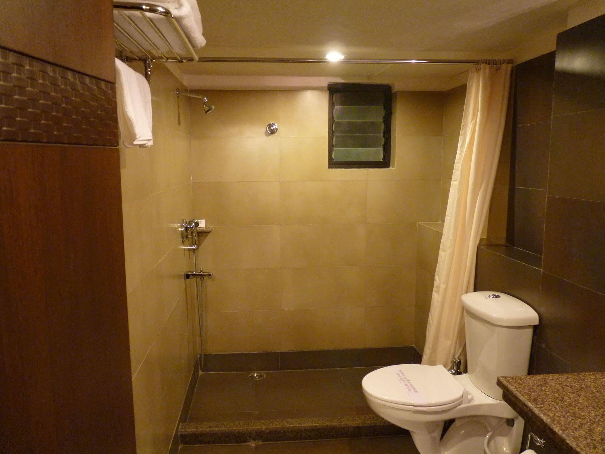 Treebo Trend Hotel Relax Inn Kolkata Bagian luar foto