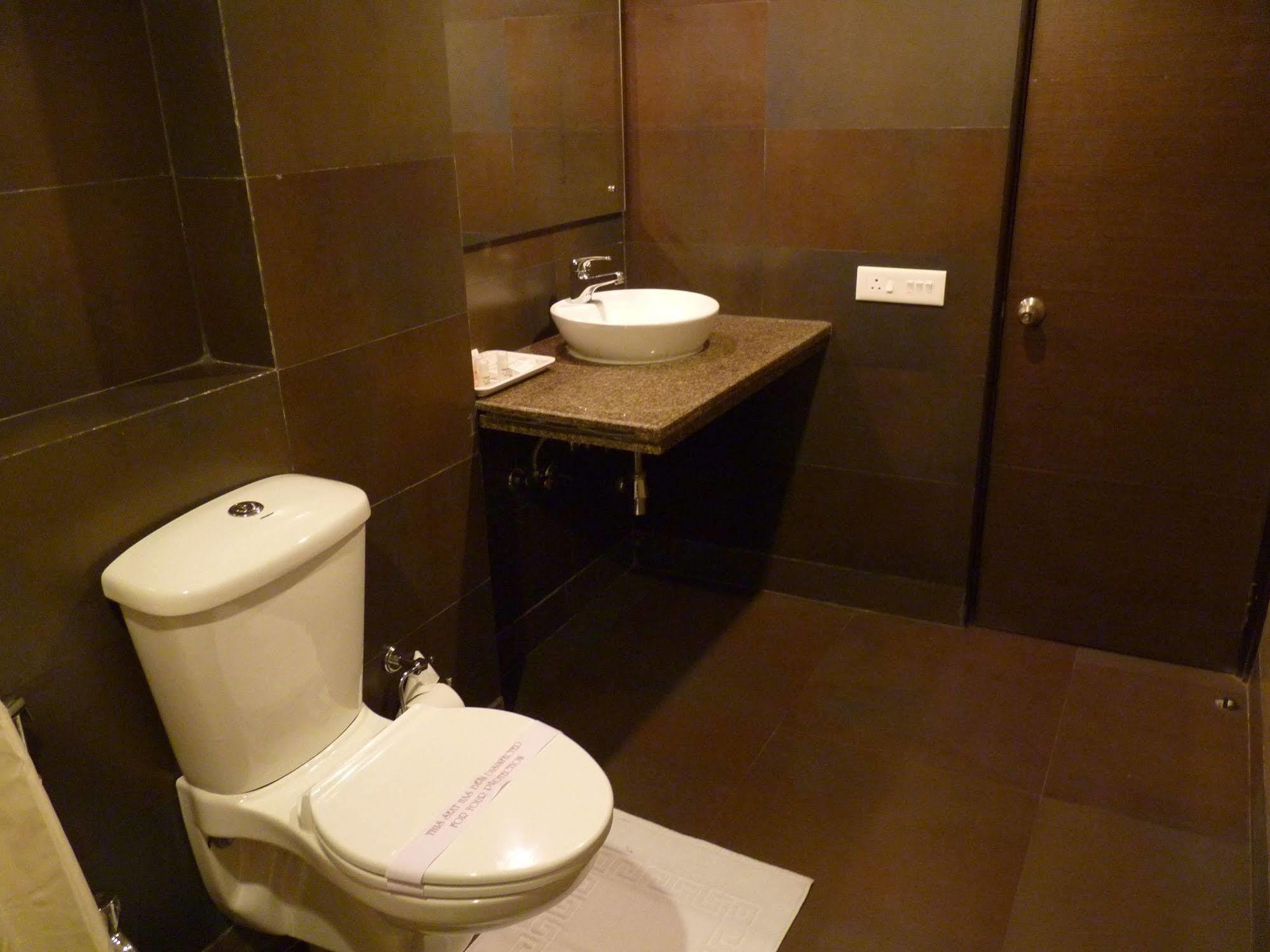Treebo Trend Hotel Relax Inn Kolkata Bagian luar foto