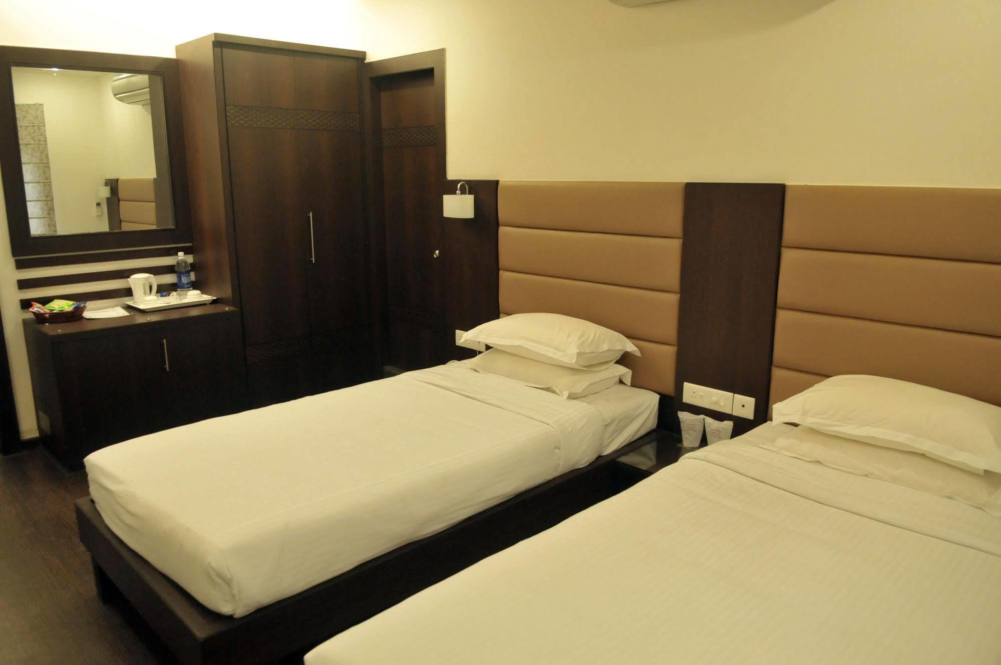 Treebo Trend Hotel Relax Inn Kolkata Bagian luar foto
