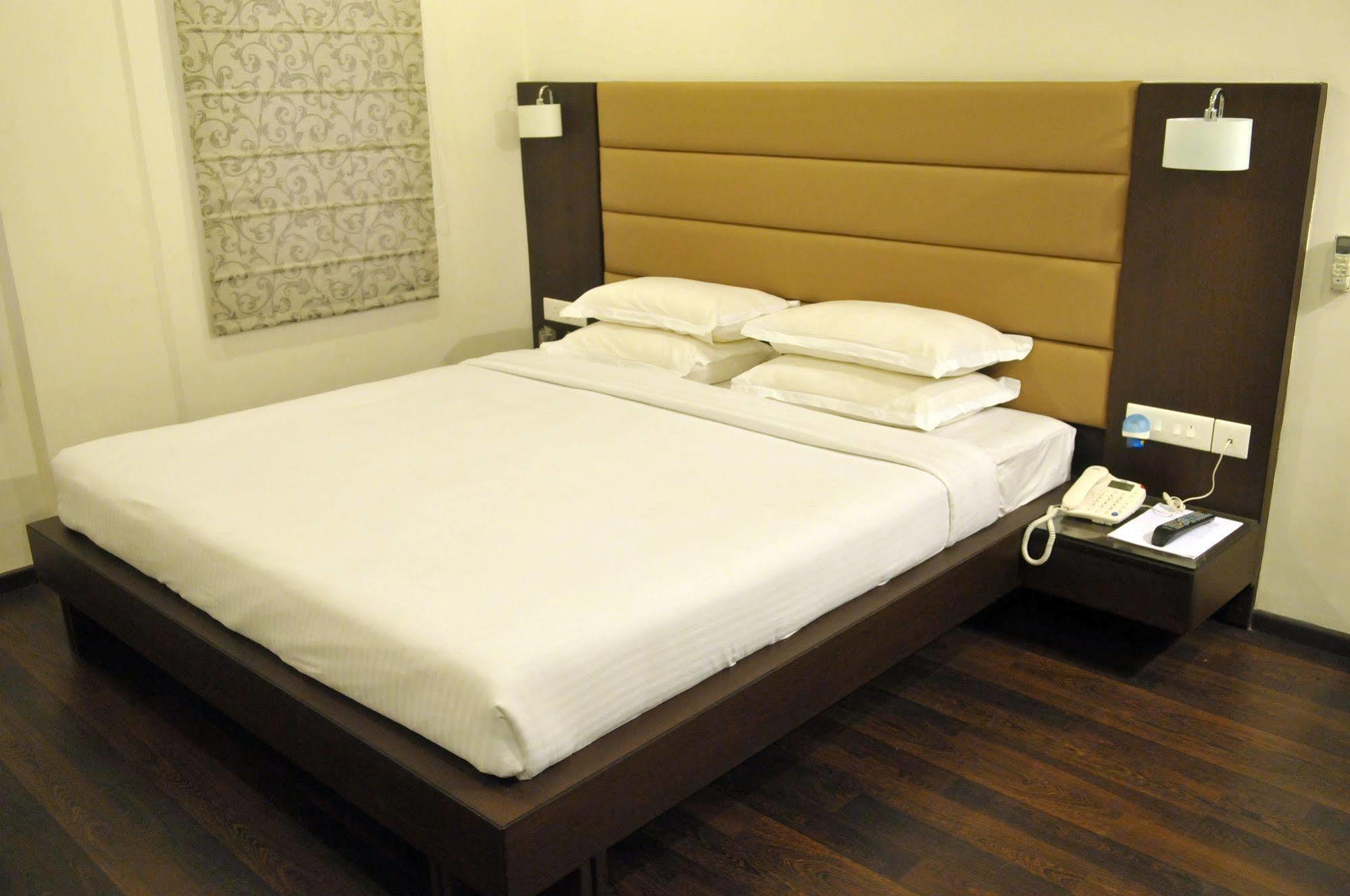 Treebo Trend Hotel Relax Inn Kolkata Bagian luar foto